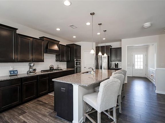 5th image of 104 Wood Hollow Dr