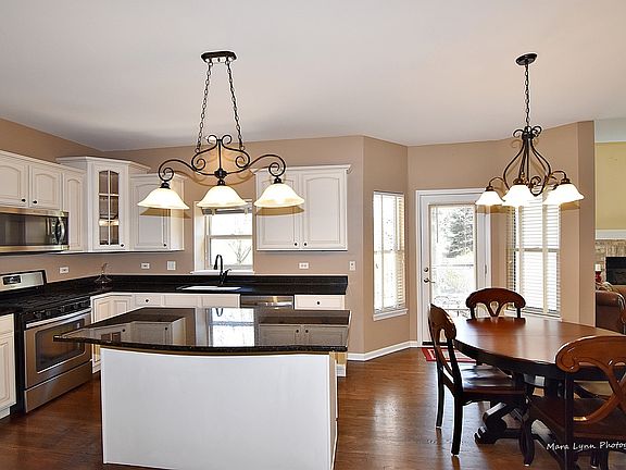 2nd image of 625 Lakeridge Dr