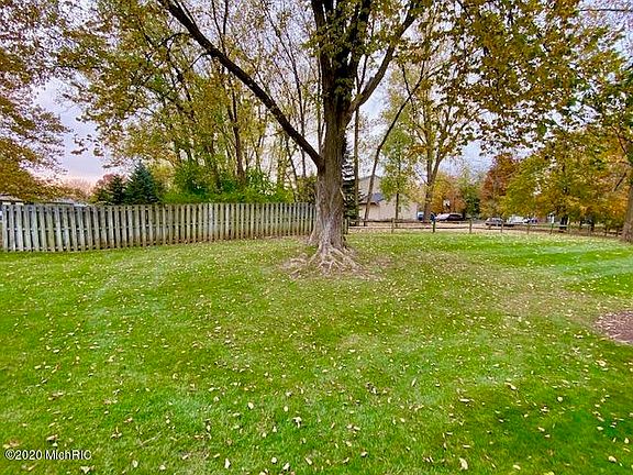 3rd image of 2709 Mulford Dr SE