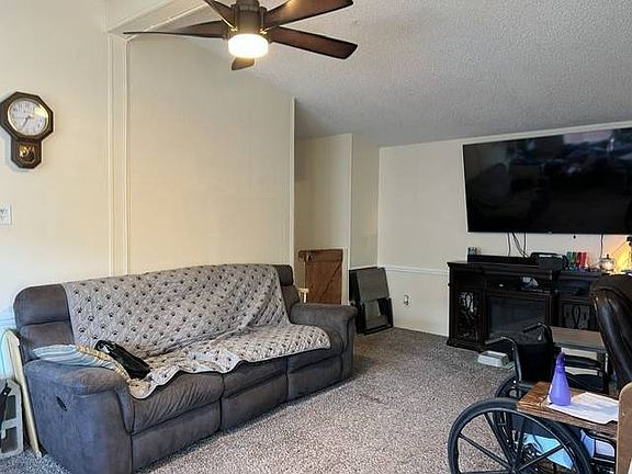 3rd image of 172 Parkland Way