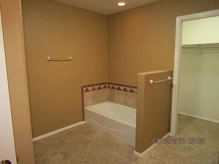 4090 Bravia Dove Loop — Photo 7