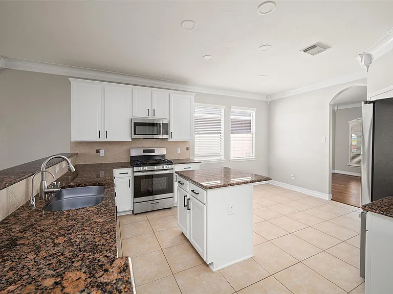 7414 Sabinal Creek Dr — Photo 17