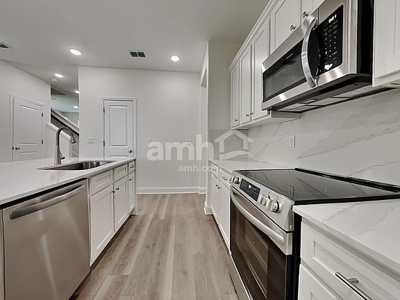 4th image of 11596 Bay Hill Cir