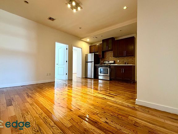 4th image of 591 Franklin Ave #9