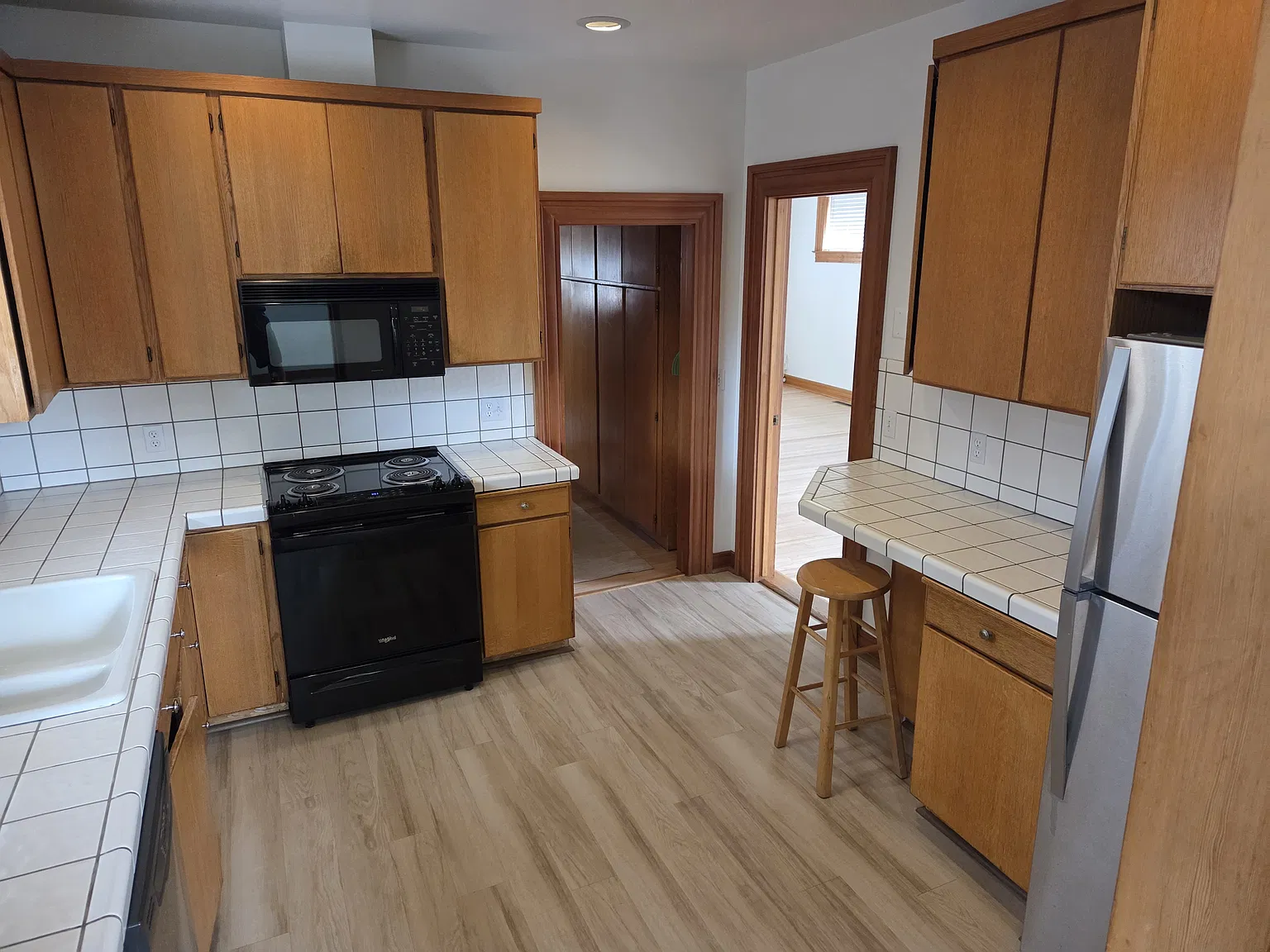 3 bed, 1.5 bath, 2000 sqft, $3,000 — Photo 4