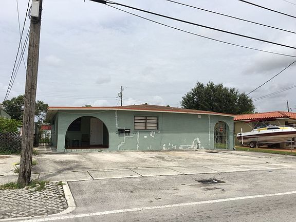 2nd image of 912 NW 34th Ave