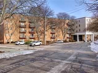 3675 Clague Rd UNIT 216, North Olmsted, OH 44070