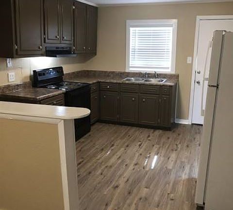 3rd image of 3921 Wiggins Dr