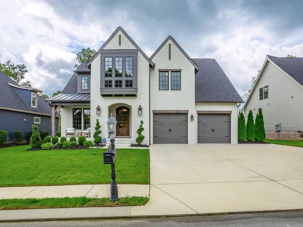 9288 White Ash Dr, Ooltewah, TN 37363