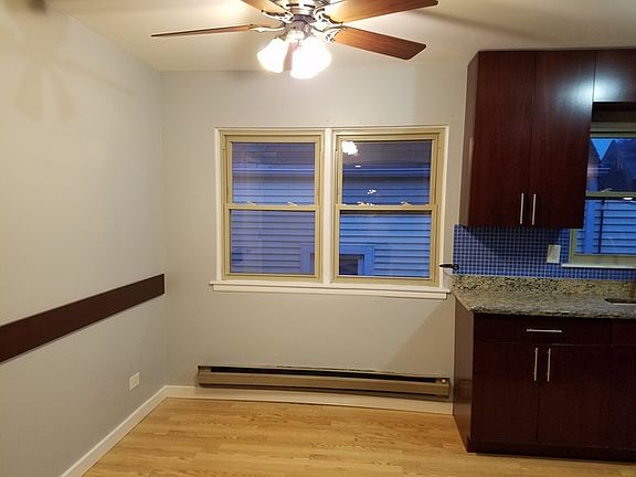 3rd image of 2113 W Montrose Ave APT 3B