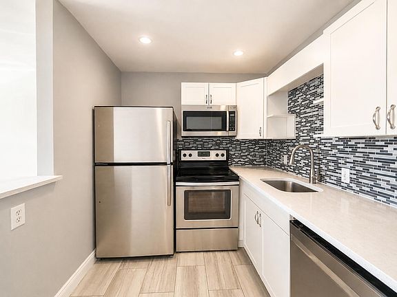 4th image of 119 Sussex F #119