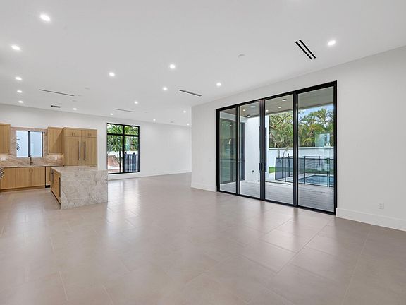 4th image of 16733 Mosaic Place
