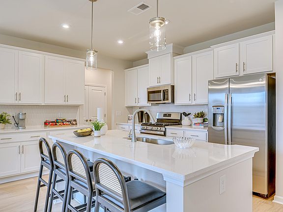 4th image of 3562 Tanbark Oak Ln NW