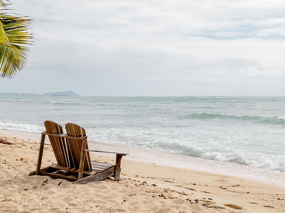 Relax in solitude at your own private beach, away from the bring lights of Waikiki!