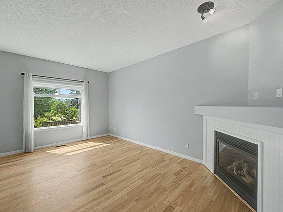4th image of 218 N Cougarstone Cir SW