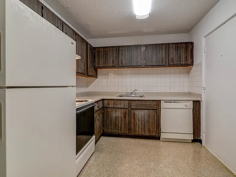 Lord Baron Apartments — Photo 9