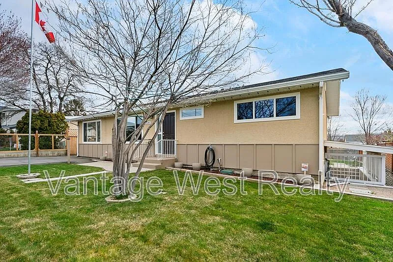 3 bed, 2.0 bath, 2130 sqft, $3,395 — Photo 2
