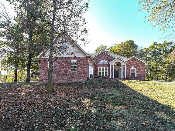 2nd image of 16175 Knollwood Ln