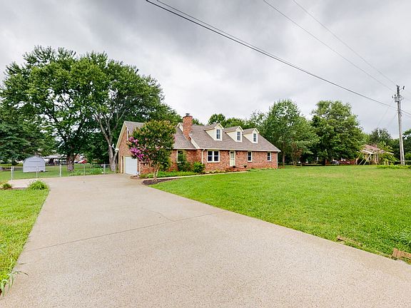 3rd image of 200 Suffield Dr