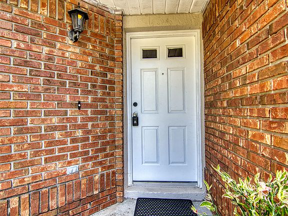 3rd image of 4521 Bridgeton Ln