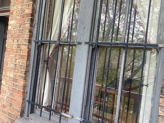 3rd image of 3240 N Kenmore Ave #1