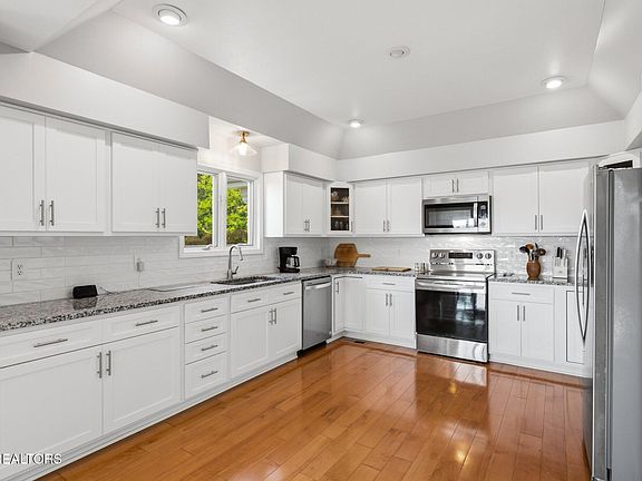 5th image of 102 Brae Ct