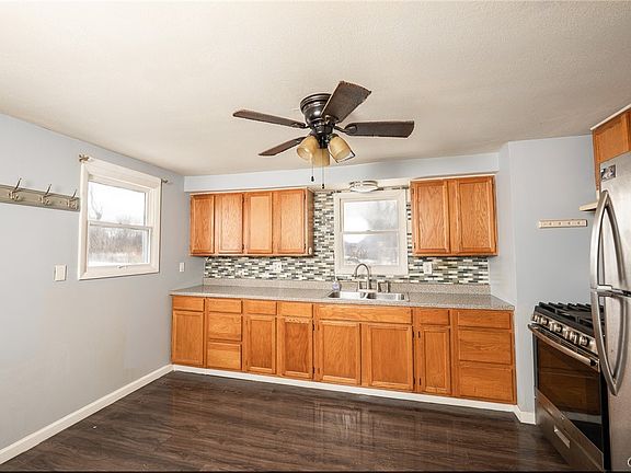 3rd image of 14 Dewey Dr