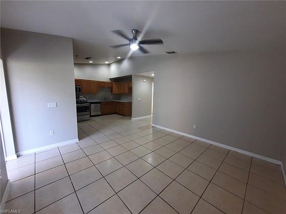 5th image of 2427 Lola Ave
