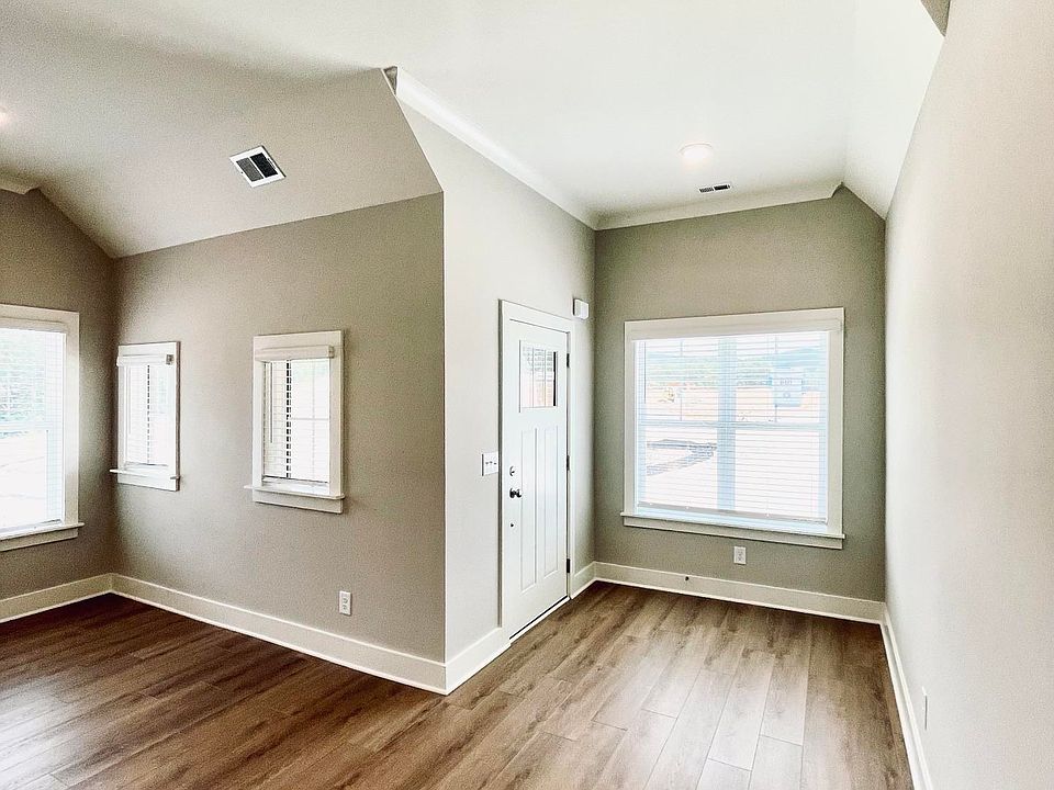 2nd image of 1890 Baxter Ave