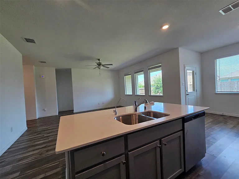 1216 Smoketree Ln — Photo 6