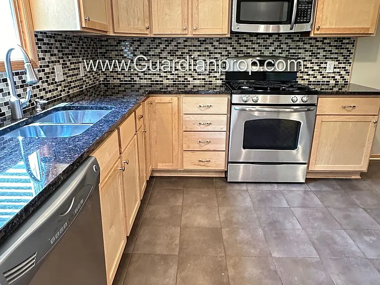 1020 Orkla Dr — Photo 4