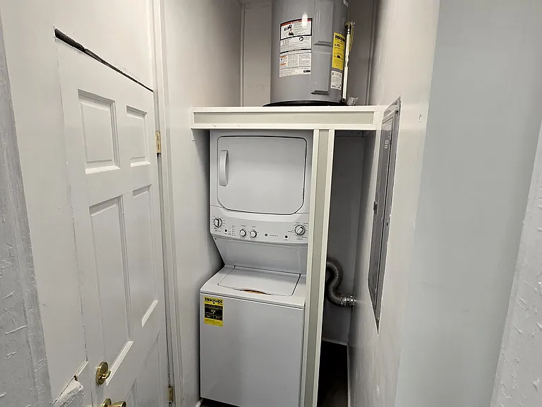 Ethan Thomas Apartments — Photo 9