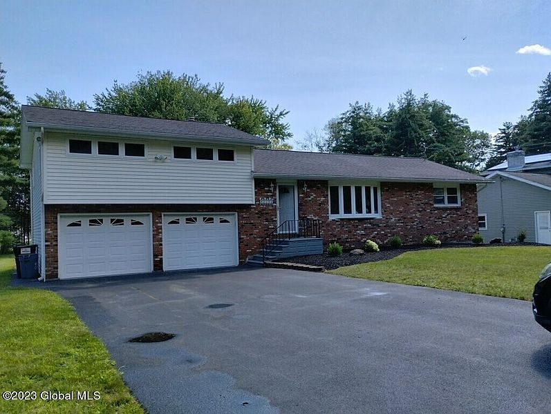 2nd image of 2194 Ghents Road