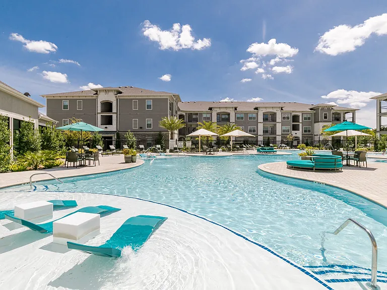 Cue Luxury Apartments — Photo 36