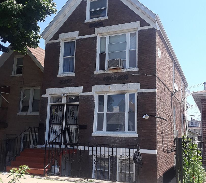 2nd image of 3251 S Leavitt St