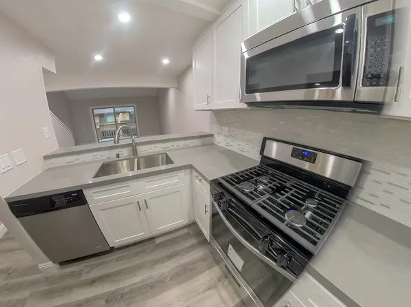 247 Orange Blossom #43, Irvine, CA 92618