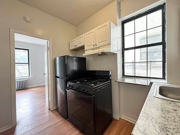 4th image of 24 Covert St #1