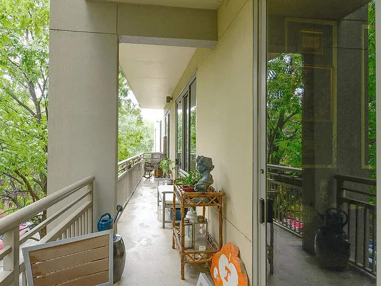 701 Royal Ct #306 — Photo 36