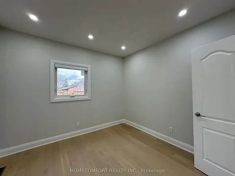 211 Osler St #MAIN FLOOR — Photo 14