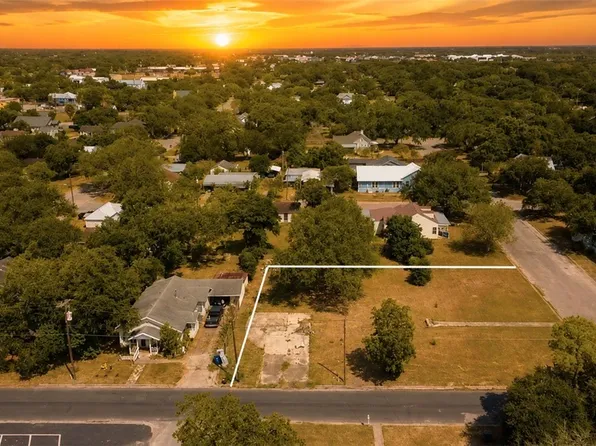 701 N Buchanan St, Beeville, TX 78102