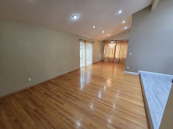 5th image of 4581 Delores Dr