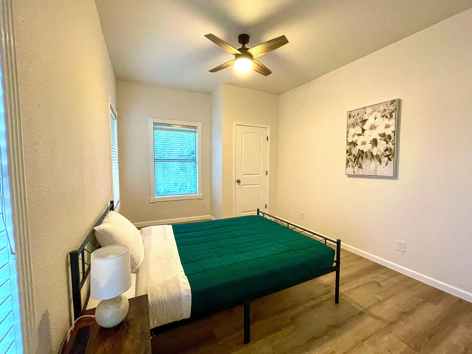 4 bed, 3.0 bath, 2712 sqft, $789 — Photo 2