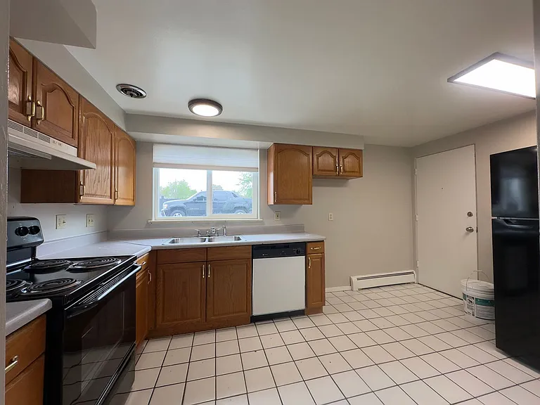 1679 Reed St — Photo 44