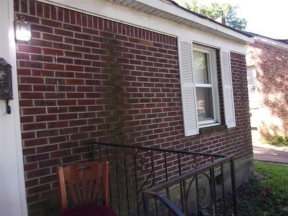 3rd image of 165 E McKellar Ave