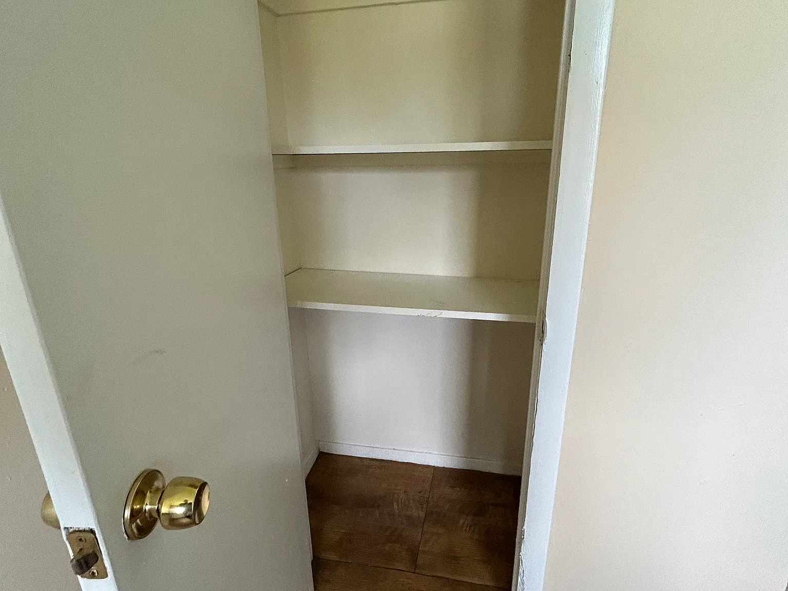 437 Midland Ave — Photo 3
