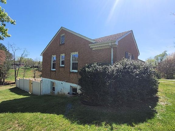 3rd image of 1176 Sheffield Dr