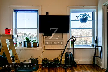 Rented by ZealEstate Group Inc