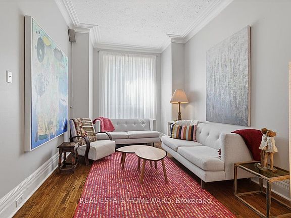 5th image of 31 Sorauren Ave
