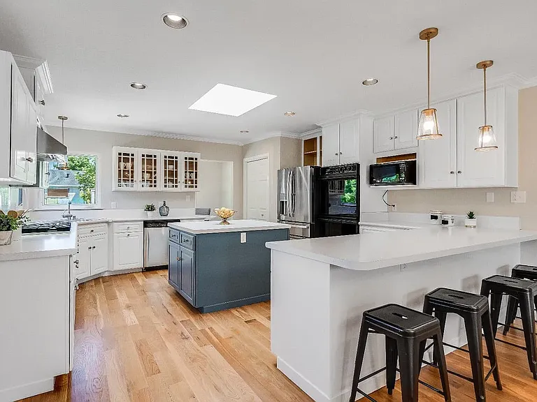 380 Wilton Ave — Photo 11