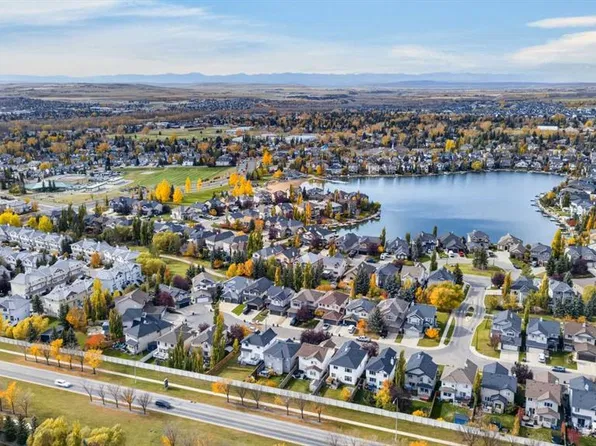 34 E Crystal Shores Cv, Okotoks, AB T1S 2B3